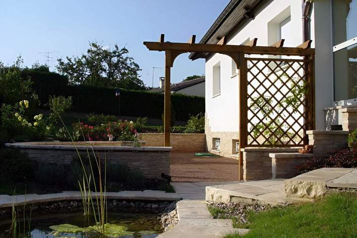 Création et entretien harmonieux des espaces verts et décoratifs.